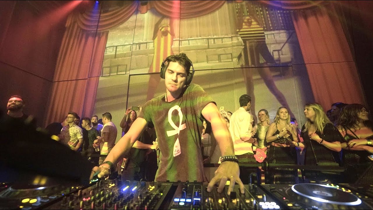 Lipous performing in Ibiza